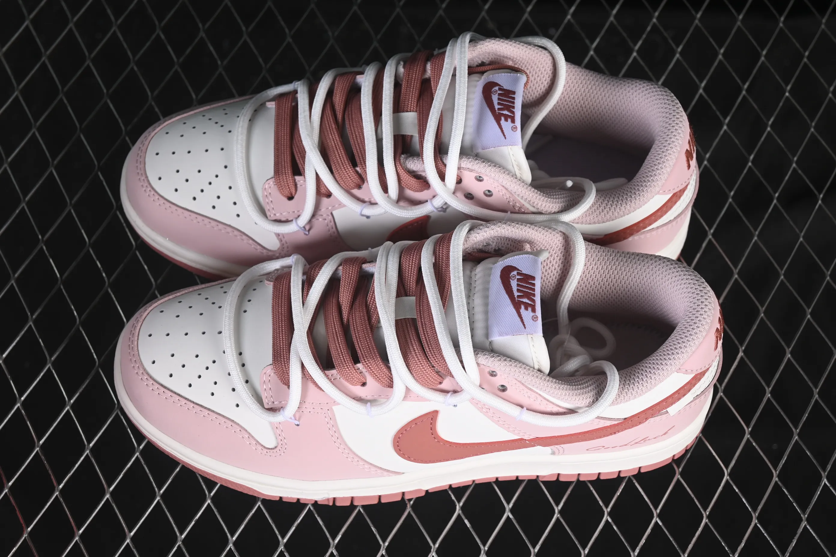 All categories Nk SB Dunk Series Nk SB Dunk Low High-end customized low-top sneakers Nike SB Dunk Low Anniversary high-end customized low-top casual sneakers PC0528-105
